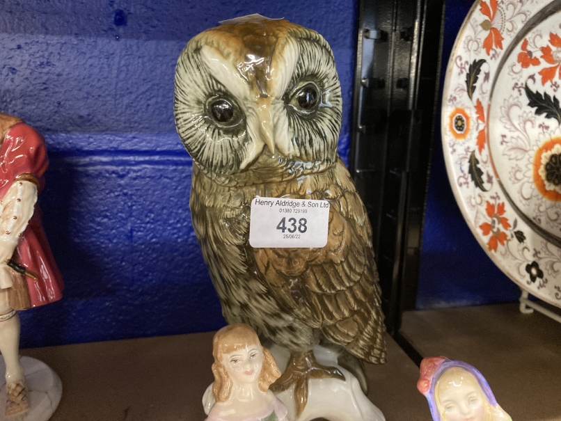 20th cent. Ceramics: Karl Ens Tawny Owl, 9½ins. Plus four Royal Doulton Vanity Fair figurines and - Bild 2 aus 3