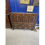 18th cent. Oak peg jointed mule chest, lift up top and three short and two long drawers. 59ins. x