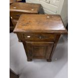 20th cent. Oak bedside cupboards, a pair with single drawer above a cupboard door on square block