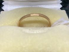 Hallmarked Jewellery: 22ct gold plain 2mm band, ring size P. Weight 1.5g.