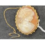 Hallmarked Jewellery: 9ct gold oval shell cameo brooch depicting lady's head left handed profile
