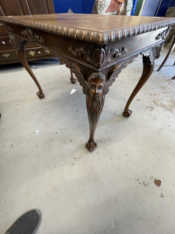 Late 19th/early 20th cent. Oak side table of good quality with stylised classical figures to the - Image 2 of 3