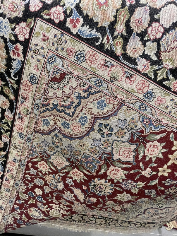 Carpets & Rugs: 20th cent. Eastern Asia silk carpet, red ground with a central motif of a stylised - Image 2 of 2