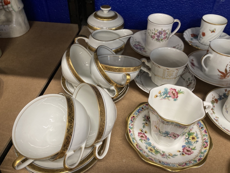 20th cent. Ceramics: Bavarian gilt tea china, tea, coffee and cabinet cups and saucers, Spode, - Bild 2 aus 3