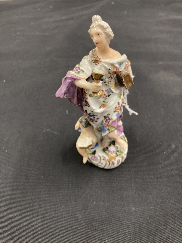 18th cent. Meissen figure of a classical maiden or muse holding a goblet in her right hand, a - Bild 4 aus 5