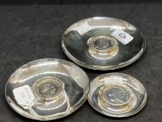 20th cent. White metal German Christmas pin dishes with coin bases 1903 and 1901, 1876 fine marks,