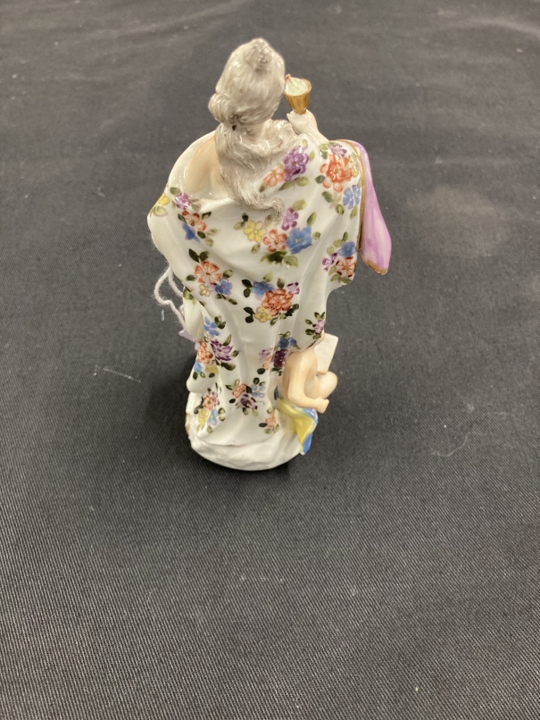 18th cent. Meissen figure of a classical maiden or muse holding a goblet in her right hand, a - Bild 5 aus 5