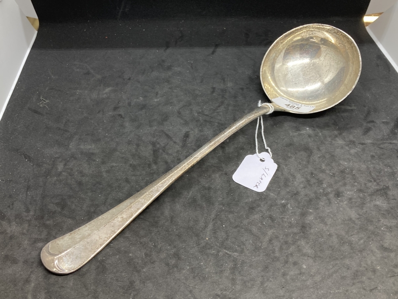 Hallmarked Silver: Soup ladle hallmarked Sheffield 1922. Weight 8.5oz.