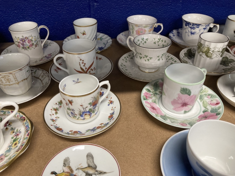 20th cent. Ceramics: Bavarian gilt tea china, tea, coffee and cabinet cups and saucers, Spode, - Bild 3 aus 3