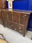 18th cent. Oak peg jointed mule chest, lift up top and three short and two long drawers. 59ins. x