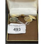 Hallmarked Gold: Pair of 9ct gold cufflinks. 8.7g.