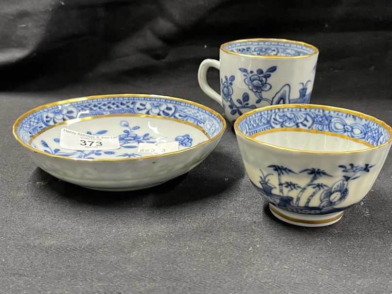 Chinese porcelain Qianlong period c1785 blue and white saucer, tea bowl and cup, house with palm - Image 2 of 4