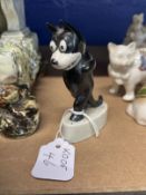 20th cent. Ceramics: Felix the cat kept on walking, on white ceramic base. 4ins.