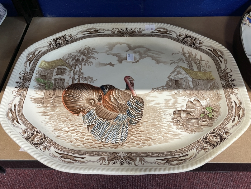 Early 20th cent. Ceramics: Johnson Bros. Barnyard King turkey oval and dinner plates (10½ins) x 9, - Bild 2 aus 4
