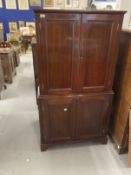 Early 20th cent. Mahogany drinks cabinet two doors above reveal mirrored interior with glass shelves