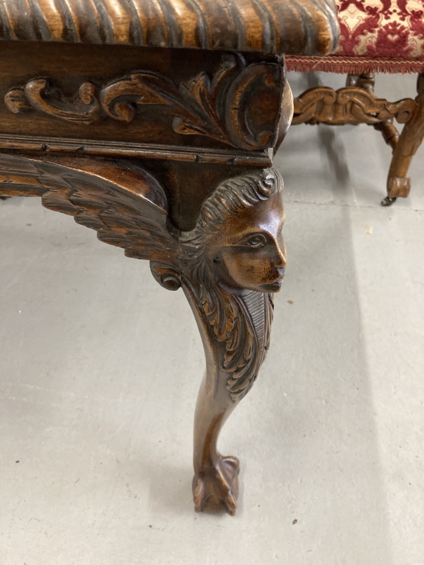 Late 19th/early 20th cent. Oak side table of good quality with stylised classical figures to the - Image 2 of 2