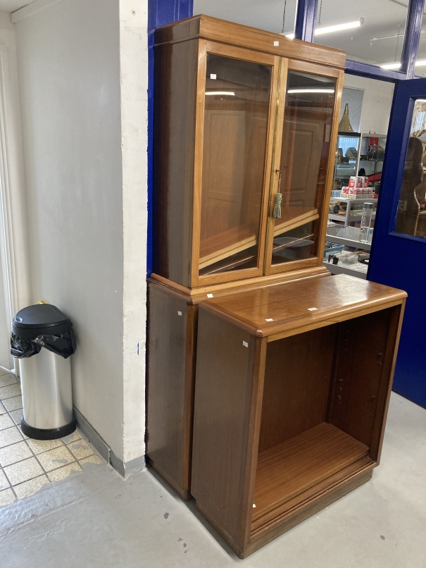 20th cent. Mahogany glazed top bookcase, two glass doors with three shelves above an open cupboard - Image 3 of 3