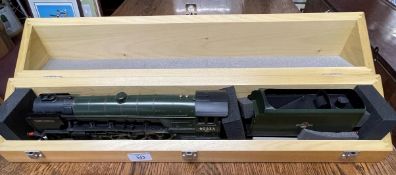 Toys/Pastimes: Superb Thompson Class A213 O gauge locomotive and tender in British Rail green