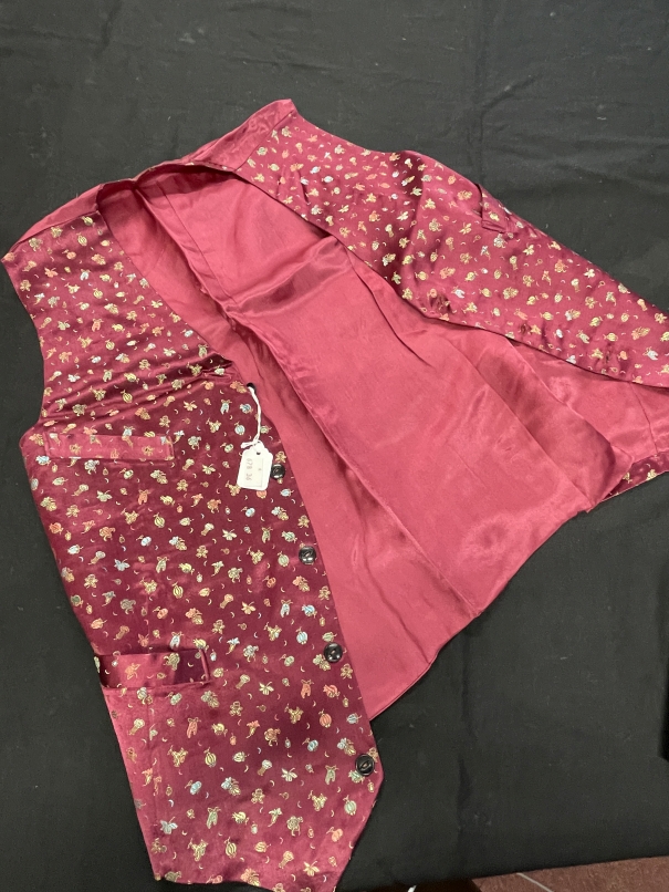 19/20th cent. Costume: Gentlemen's waistcoats, Chinese silk yellow embossed, burgundy with black - Image 2 of 4