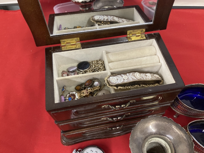 Costume Jewellery & Silver Plate: Small jewellery box in the form of a chest of drawers and two - Image 5 of 5