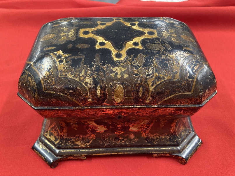 19th cent. Jennings & Betteridge chinoiserie bomb shaped tea caddy, papier mache black lacquer and