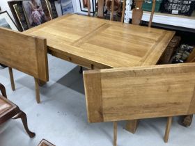 Good quality 20th cent. oak draw leaf extending dining table with single drawer. 94½ins. x 36ins.