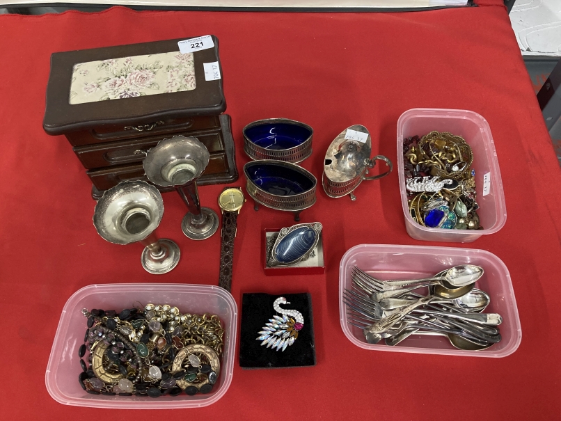 Costume Jewellery & Silver Plate: Small jewellery box in the form of a chest of drawers and two