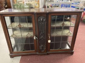 19th cent. Art Nouveau: Mahogany glazed display cabinet, two stained and clear glass leaded doors