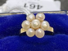 Jewellery: Yellow metal ring in the form of a floral cluster of seven 4mm-3.5mm cultured pearls,