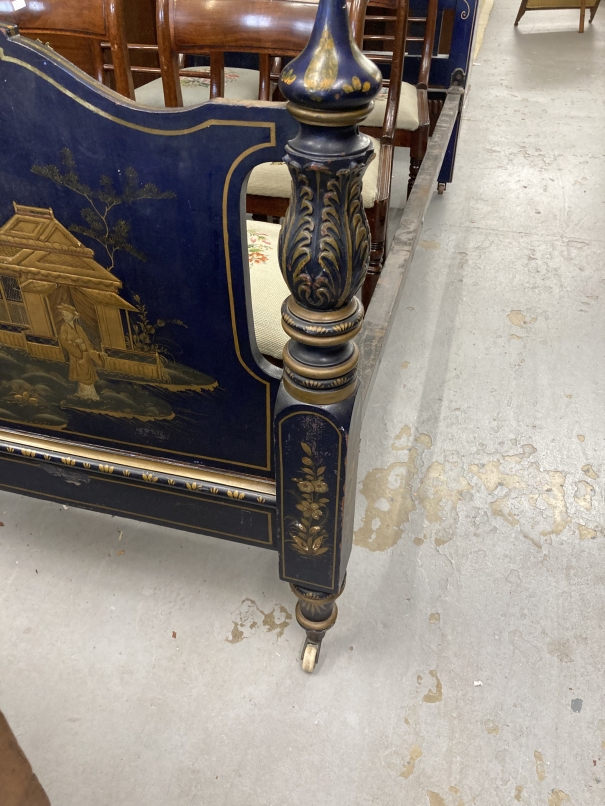 20th cent. Chinoiserie single bed with both head and foot board decorated in poly chrome relief in - Image 6 of 6