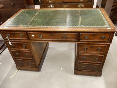 19th cent. Mahogany pedestal desk the rectangular top with green and gold tooled leather surface