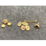 Hallmarked Jewellery: chain cufflinks, pair, bar brooch, and swivel fob, all 9ct gold in total 8g.