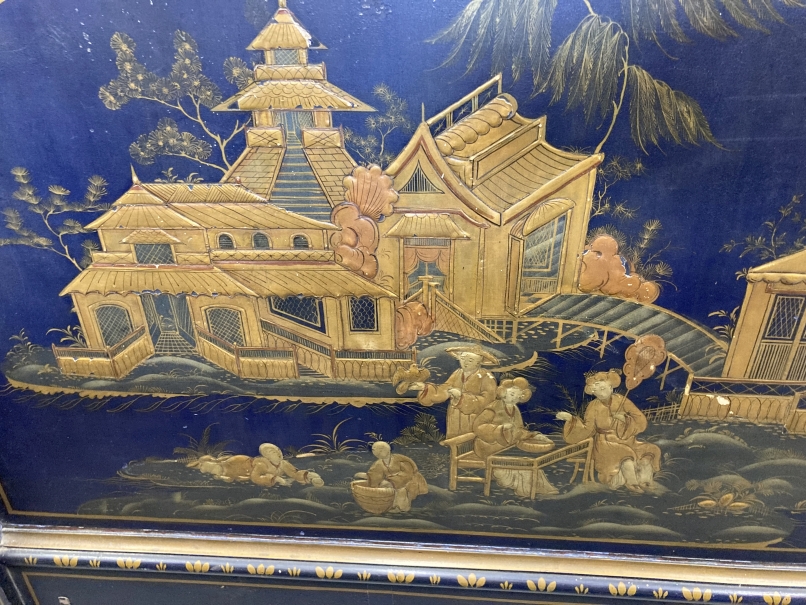 20th cent. Chinoiserie single bed with both head and foot board decorated in poly chrome relief in - Image 5 of 6