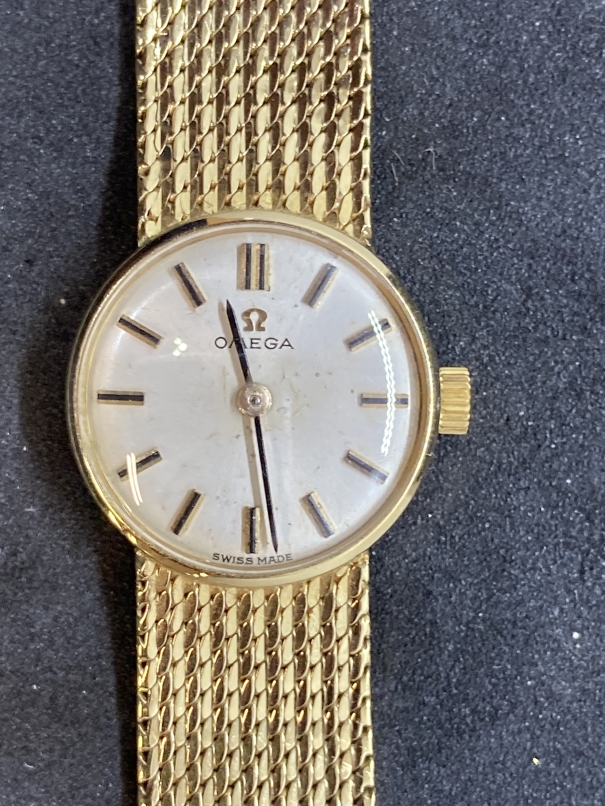 Watches: Ladies 18ct gold Omega bracelet watch, round silver coloured dial. Total weight 36.7g.