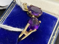 Jewellery: Ring yellow metal set with an oval cut amethyst, estimated weight 2.50ct, tests as 14ct