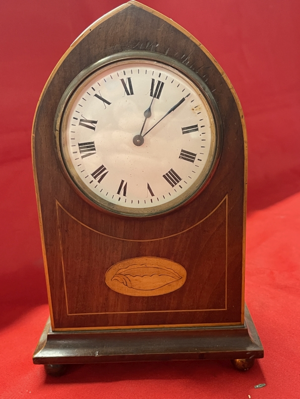 Clocks: 20th cent. Mahogany mantle clock with inset shell decoration.