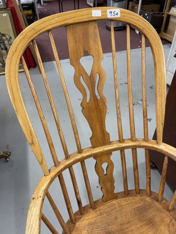 19th cent. Rustic elm comb/stick back Windsor chair. - Image 2 of 3