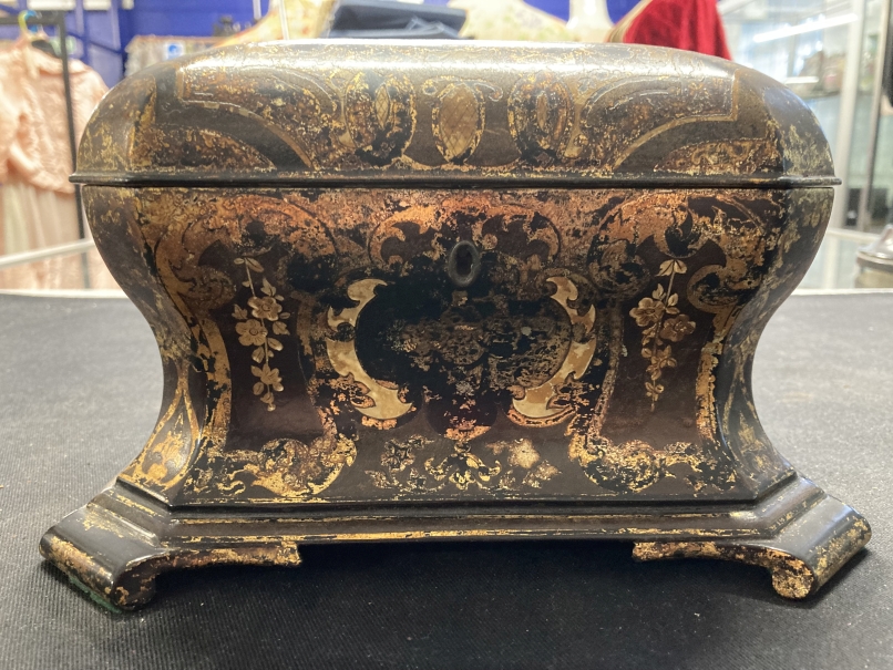 19th cent. Jennings & Betteridge chinoiserie bomb shaped tea caddy, papier mache black lacquer and - Image 2 of 7