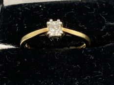 Jewellery: Ring, 18ct gold set with an emerald cut diamond, ring size M. Weight 2.8g.