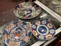 Ceramics/Asian: Mixed lot to include a pair of Imari chargers 11¾ins, another Imari charger,