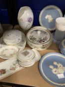 20th cent. Ceramics: Collection of blue and white Jasperware by Wedgwood plus other Wedgwood and