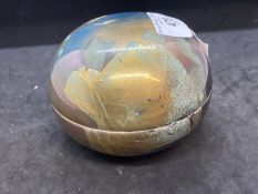 Greg Daly 20th cent. Australian Studio pottery blue and gold lustre glazed lidded pot, signed to