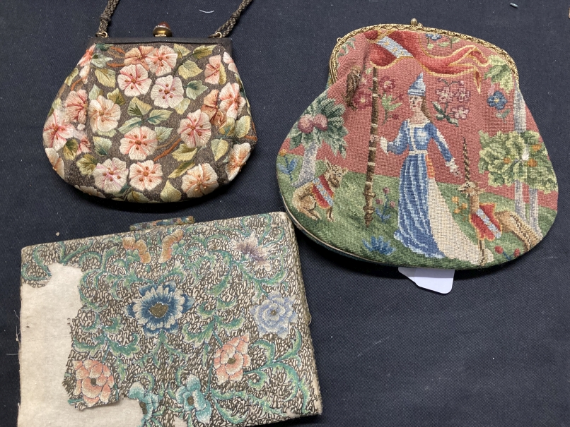 Ismay Collection: Early 20th cent. Fashion: Evening handbags, embroidered bag, cord handle, the - Image 5 of 5