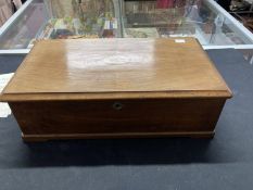 19th cent. Swiss Paillard music box c1875, walnut with inlaid shell shape 10 airs repeater. 19ins. x