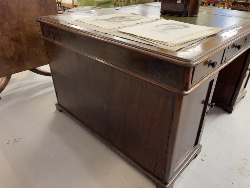 19th cent. Mahogany partners desk with three section skiver top, three drawers to each side above - Image 2 of 3