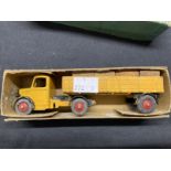 Toys: Diecast vehicles, Dinky No. 521 1949-50 Bedford Articulated Lorry, yellow body, black wings