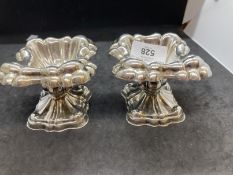 19th/20th cent. Pair of white metal rectangular shaped salts, scrolled pattern tests as silver,