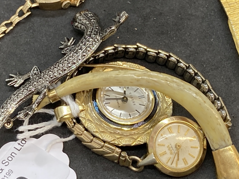Watches: Ladies wristwatches to include 9ct gold Avia bracelet watch, gold plated Tissot, gold - Image 4 of 4
