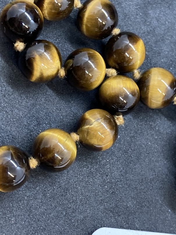 Jewellery: Necklet of (71) 10mm tiger's eye beads, length of necklet 34ins. Plus four pendants, - Image 4 of 4