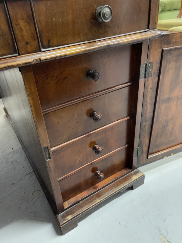 19th cent. Mahogany partners desk with three section skiver top, three drawers to each side above - Image 3 of 3